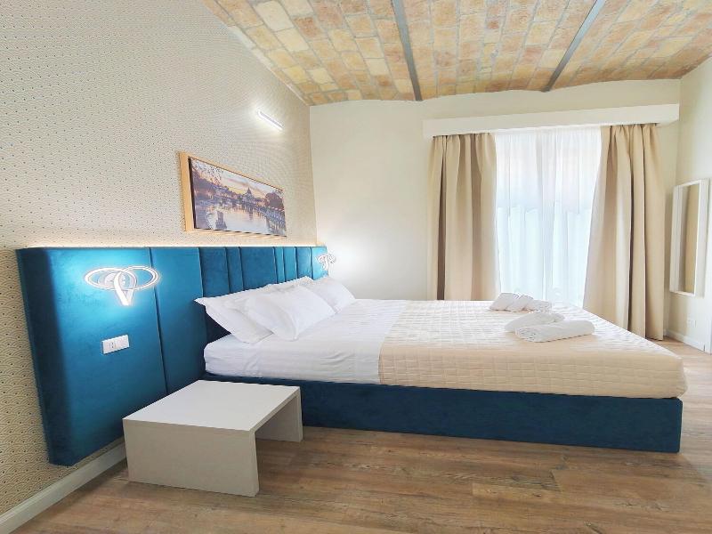 Nicole Suite image