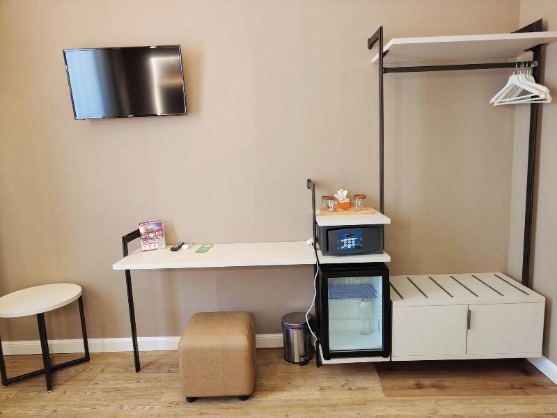 Nicole Suite image