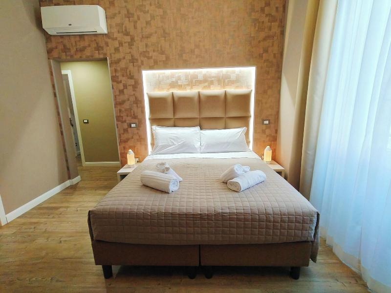 Nicole Suite image