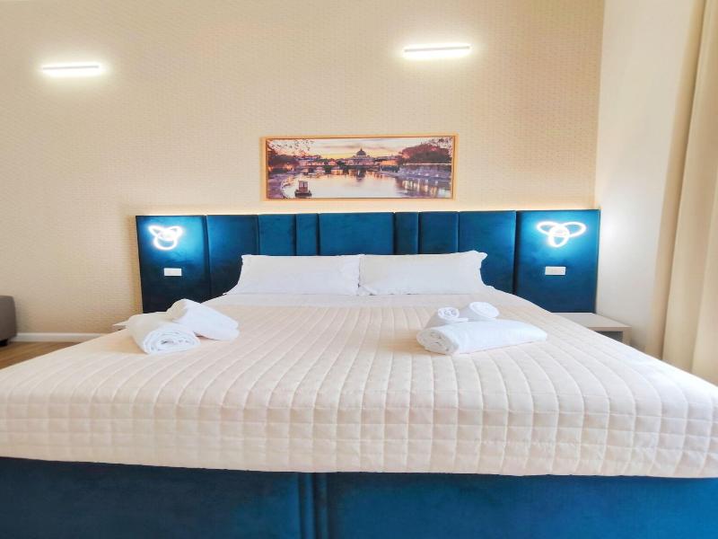 Nicole Suite image