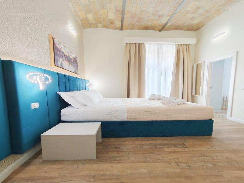 Nicole Suite image
