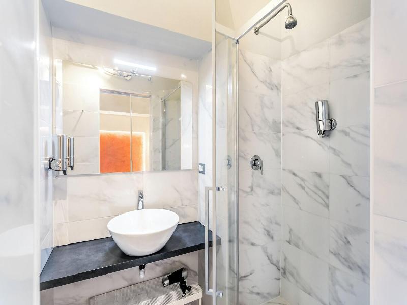 Nicole Suite image