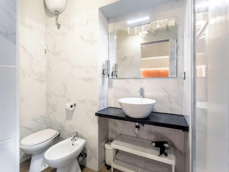 Nicole Suite image