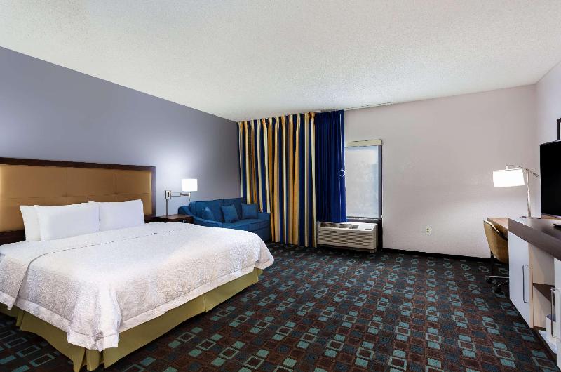 Hampton Inn Spring Hill  image