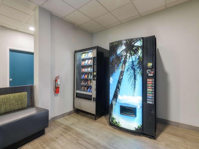 Motel 6 Spring Hill Weeki Wachee image