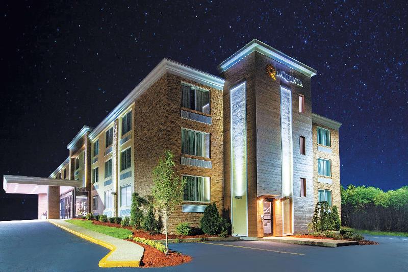La Quinta Inn Suites By Wyndham Sturbridge image