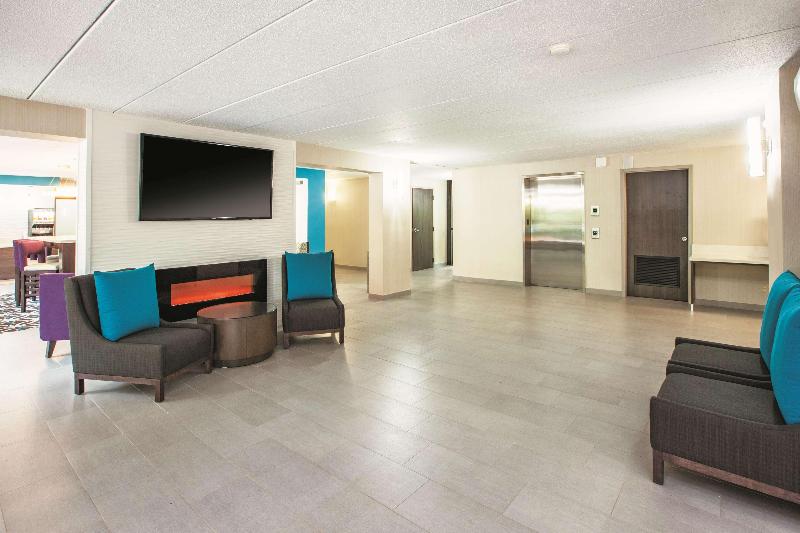 La Quinta Inn Suites By Wyndham Sturbridge image