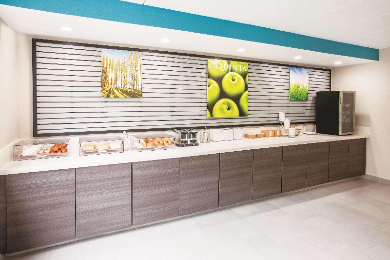 La Quinta Inn Suites By Wyndham Sturbridge image