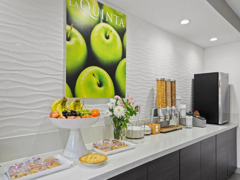 La Quinta Inn Suites By Wyndham Sturbridge image