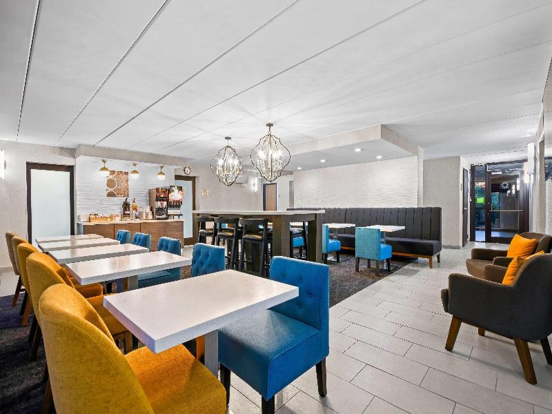 La Quinta Inn Suites By Wyndham Sturbridge image