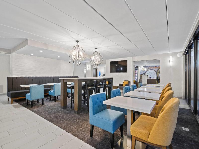 La Quinta Inn Suites By Wyndham Sturbridge image