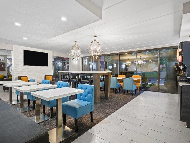 La Quinta Inn Suites By Wyndham Sturbridge image