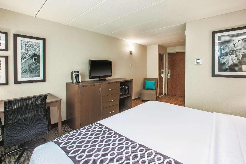 La Quinta Inn Suites By Wyndham Sturbridge image