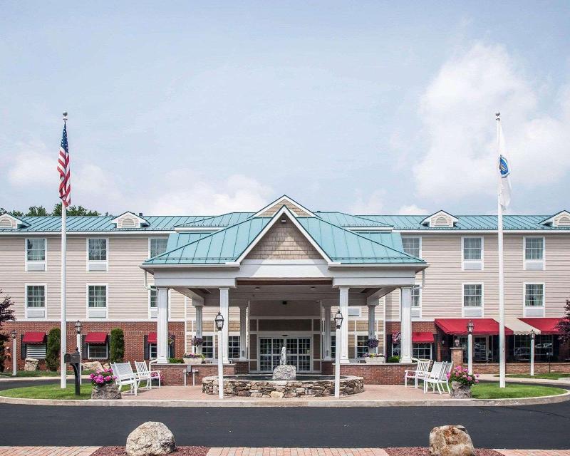 Comfort Inn & Suites Sturbridge-Brimfield image