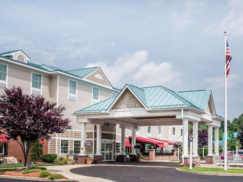 Comfort Inn & Suites Sturbridge-Brimfield image