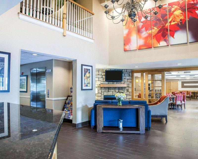 Comfort Inn & Suites Sturbridge-Brimfield image