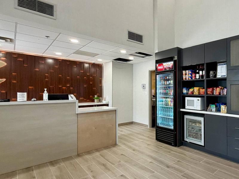 Comfort Inn & Suites Sturbridge-Brimfield image
