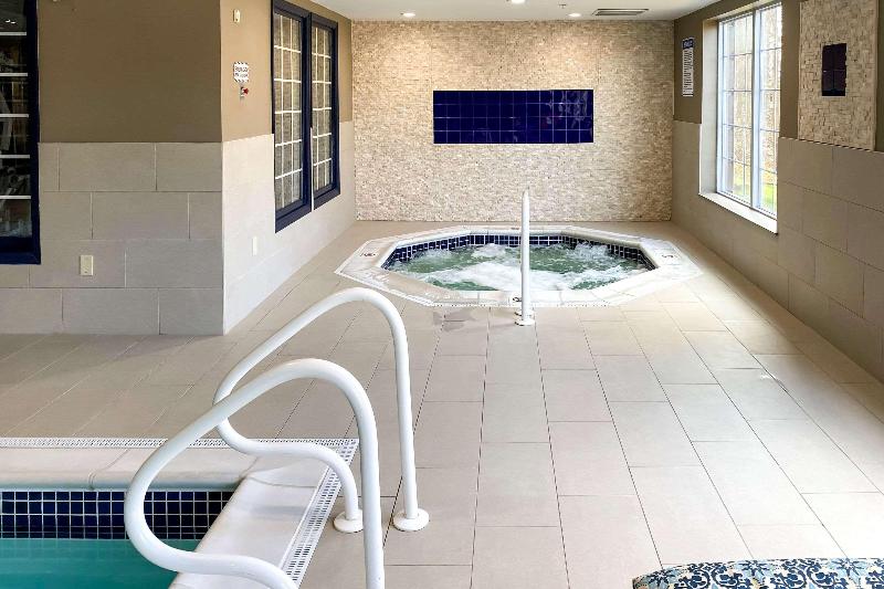 Comfort Inn & Suites Sturbridge-Brimfield image