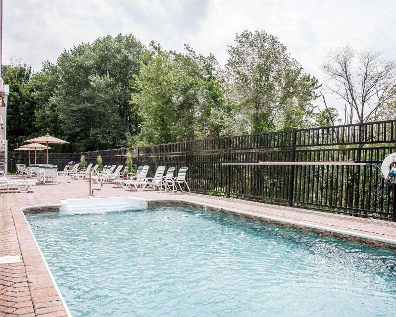 Comfort Inn & Suites Sturbridge-Brimfield image