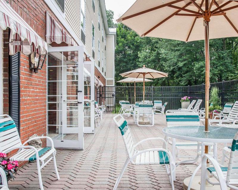 Comfort Inn & Suites Sturbridge-Brimfield image