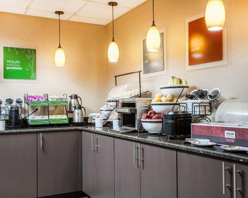 Comfort Inn & Suites Sturbridge-Brimfield image