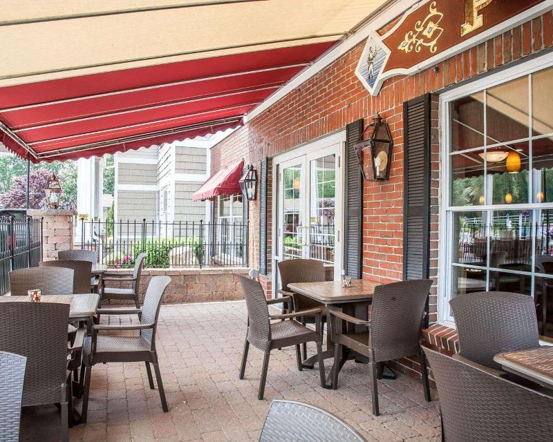 Comfort Inn & Suites Sturbridge-Brimfield image