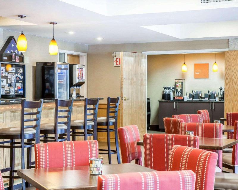 Comfort Inn & Suites Sturbridge-Brimfield image