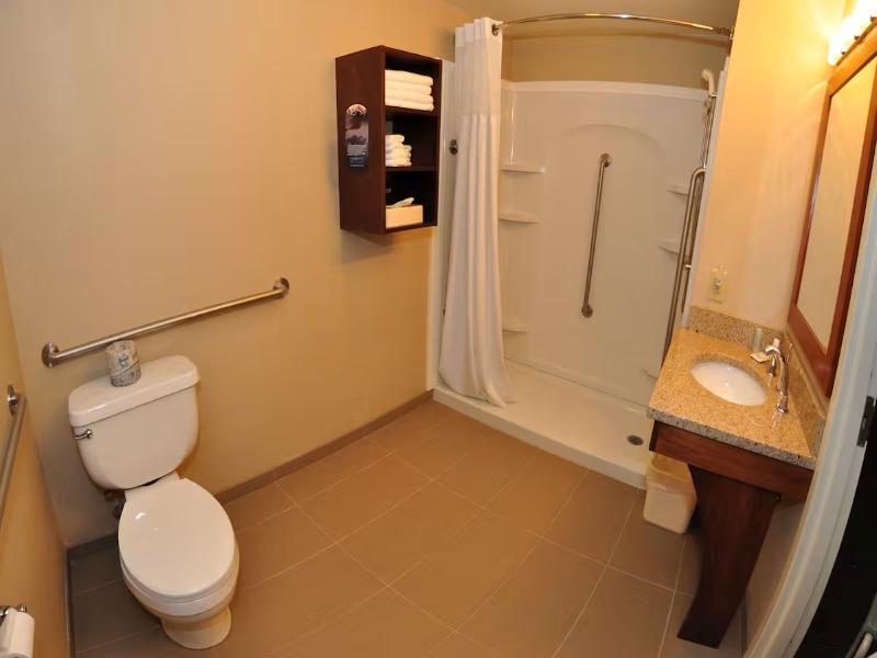Comfort Inn & Suites Sturbridge-Brimfield image