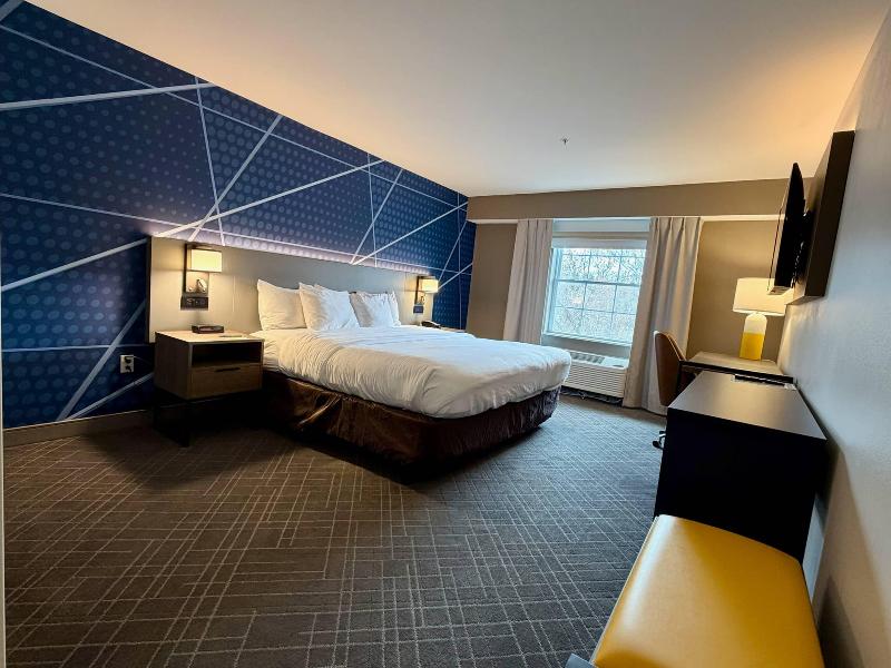 Comfort Inn & Suites Sturbridge-Brimfield image