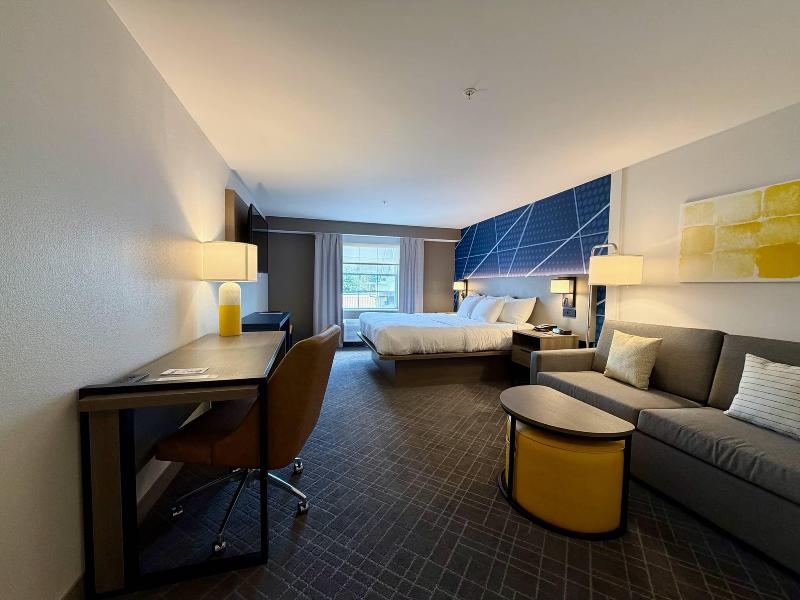 Comfort Inn & Suites Sturbridge-Brimfield image