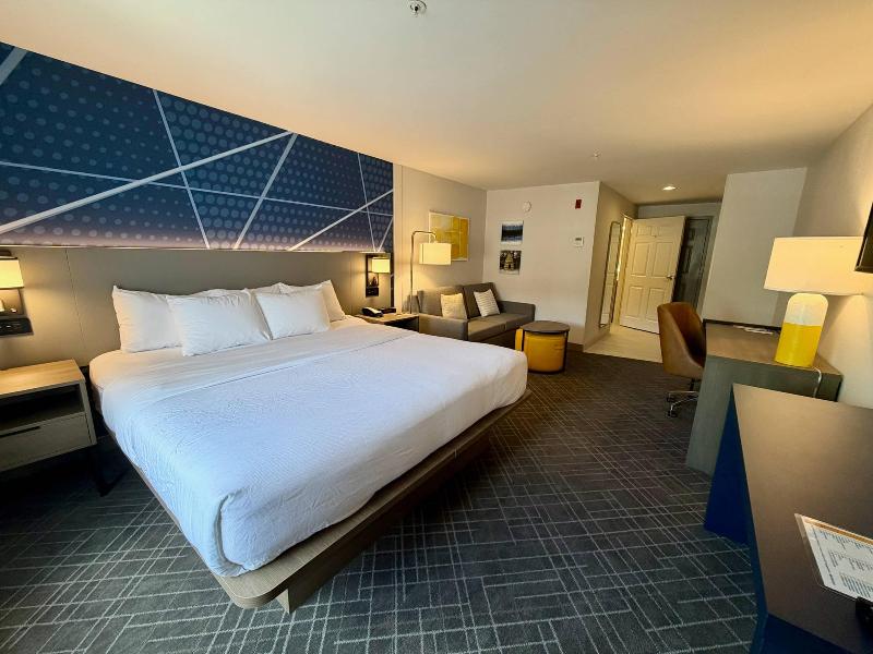 Comfort Inn & Suites Sturbridge-Brimfield image