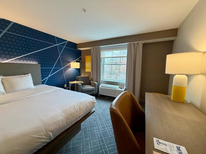 Comfort Inn & Suites Sturbridge-Brimfield image