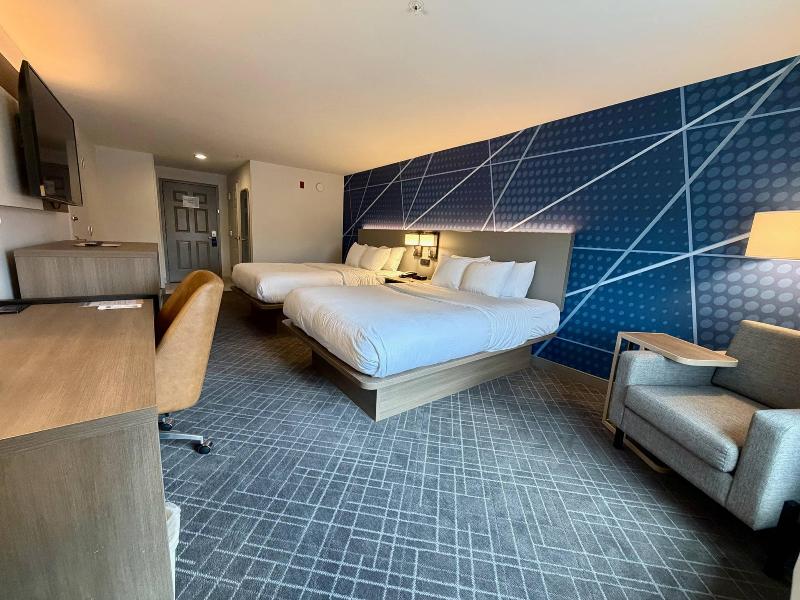Comfort Inn & Suites Sturbridge-Brimfield image