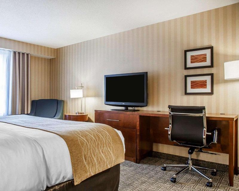 Comfort Inn & Suites Sturbridge-Brimfield image