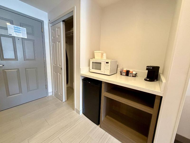 Comfort Inn & Suites Sturbridge-Brimfield image