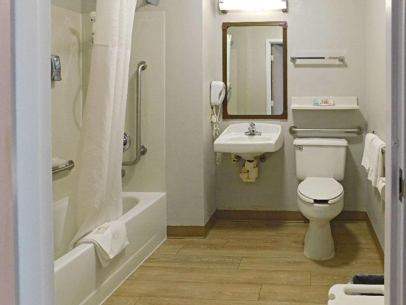 Quality Inn Colchester - Burlington image