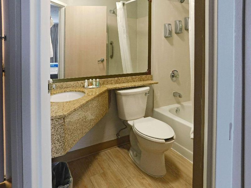 Quality Inn Colchester - Burlington image