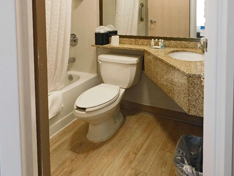 Quality Inn Colchester - Burlington image