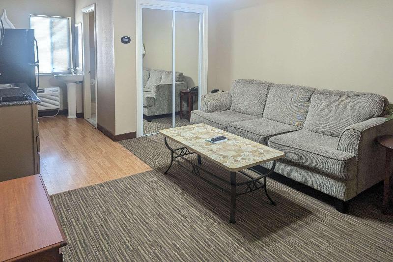 Quality Inn & Suites Northampton- Amherst image