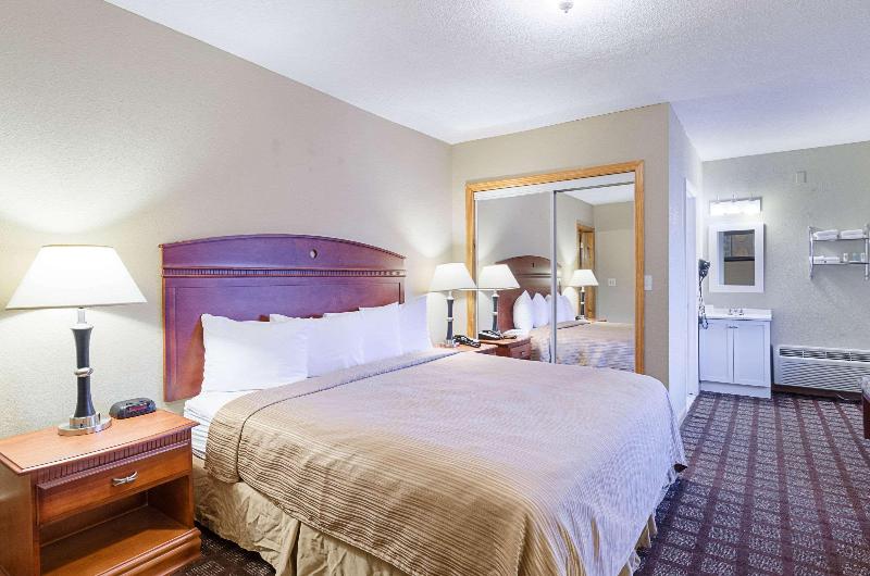 Quality Inn & Suites Northampton- Amherst image