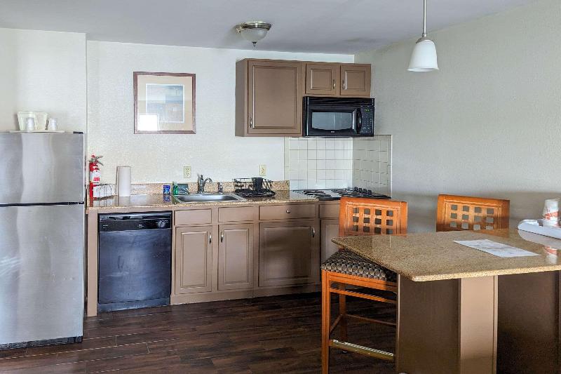 Quality Inn & Suites Northampton- Amherst image