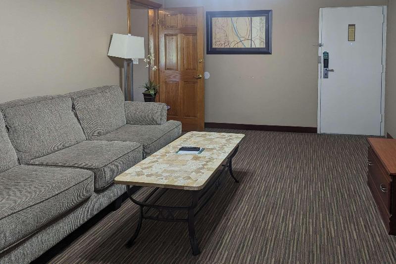 Quality Inn & Suites Northampton- Amherst image