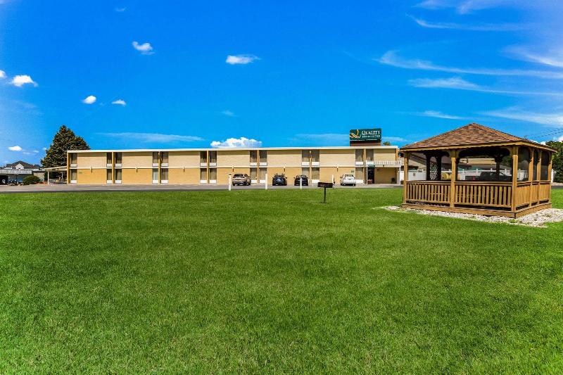Quality Inn & Suites Plattsburgh Area image