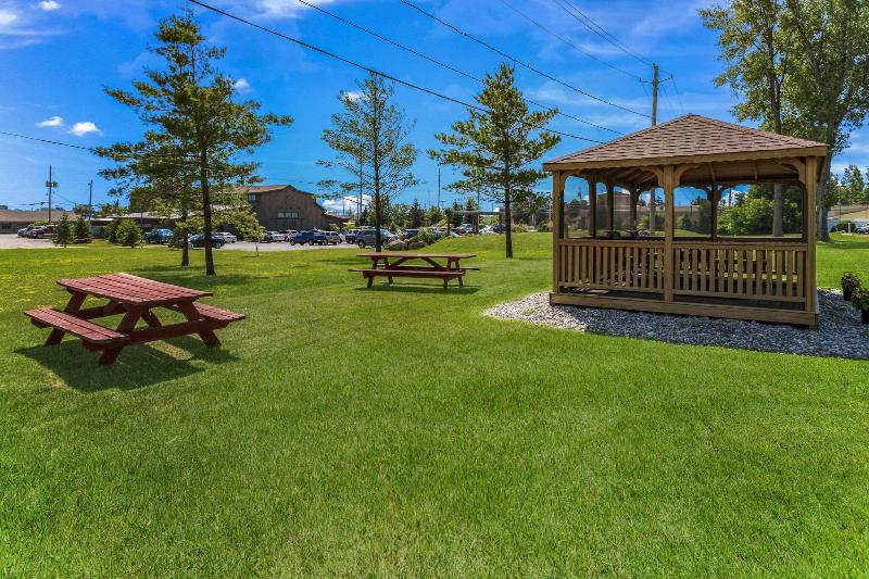 Quality Inn & Suites Plattsburgh Area image