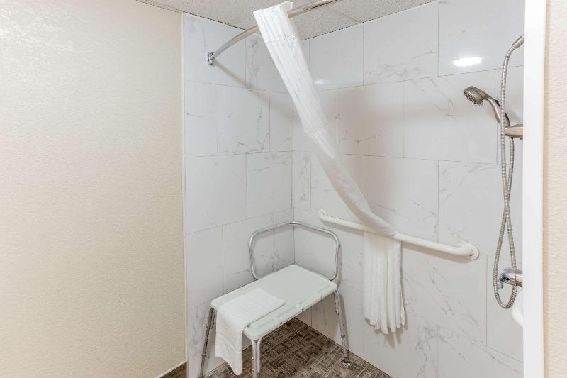 Quality Inn & Suites Plattsburgh Area image