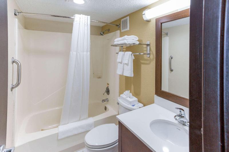 Quality Inn & Suites Plattsburgh Area image