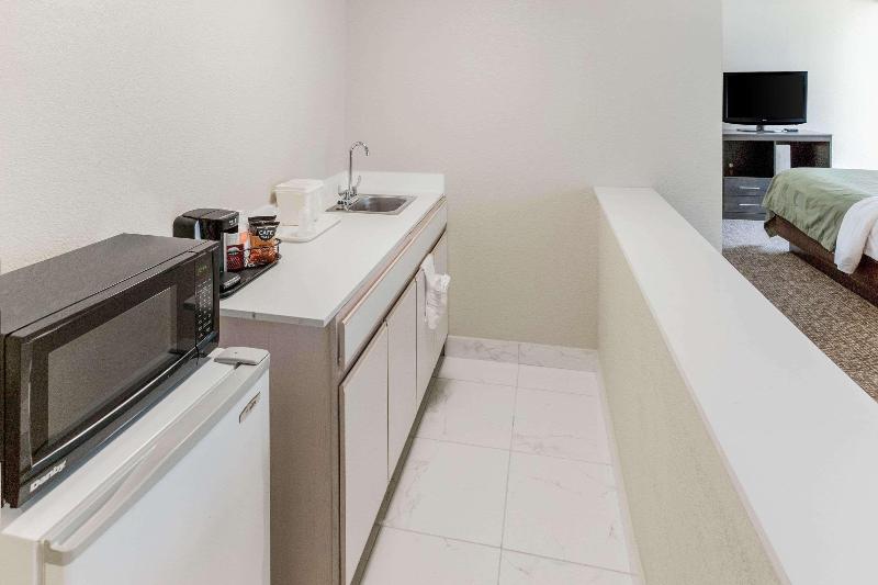 Quality Inn & Suites Plattsburgh Area image