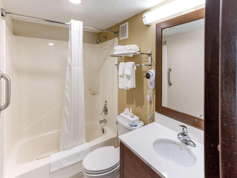 Quality Inn & Suites Plattsburgh Area image