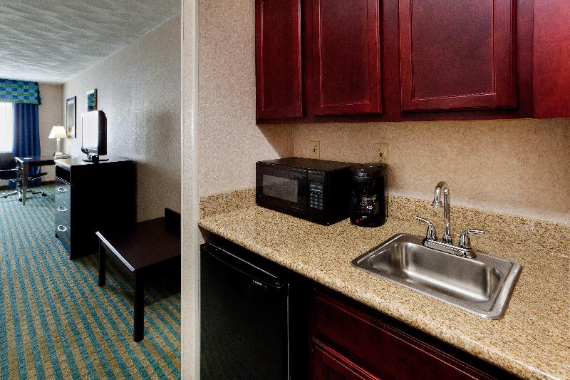 Holiday Inn Express Suites Smithfield Providence photo 12
