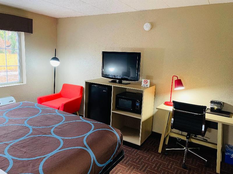 Super 8 by Wyndham Gloucester image